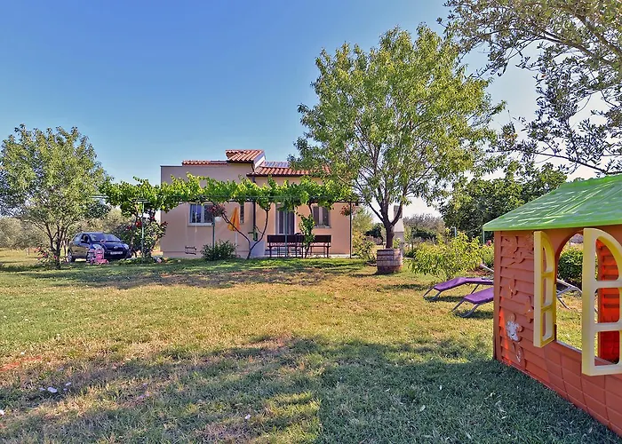 Semesterbostad House Dama 1691