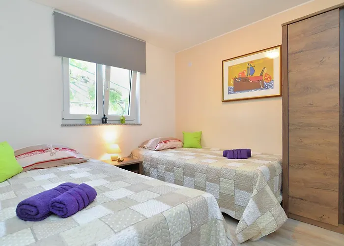 Semesterbostad House Dama 1691